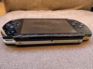 Sony PSP E1004 Negra+FIFA’09+Cargador Funciona