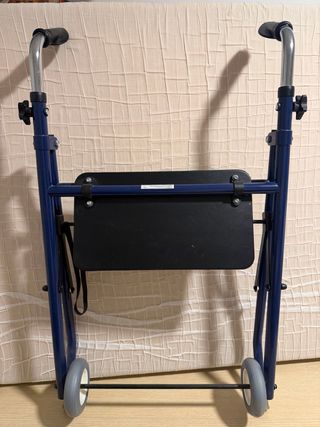 Andador plegable azul con asiento y ruedas