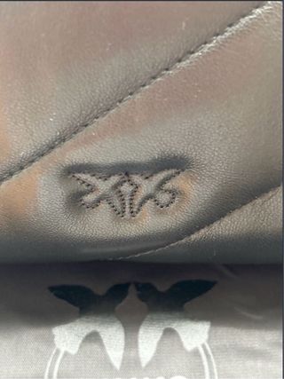 Borsetta Pinko Nera con Dettagli Oro