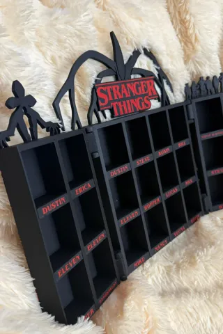 Expositor Stranger Things + 2 Funkos