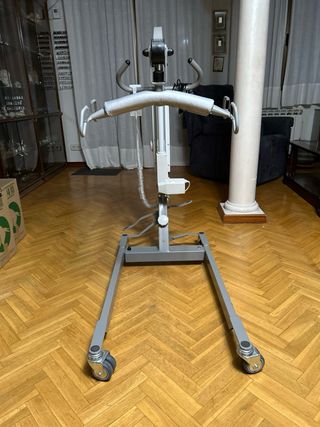 Grúa hospitalaria eléctrica con arneses hasta 150k