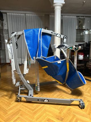 Grúa hospitalaria eléctrica con arneses hasta 150k