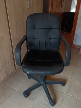 Silla de oficina negra