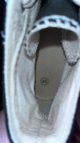 Zapatillas altas negras y blancas