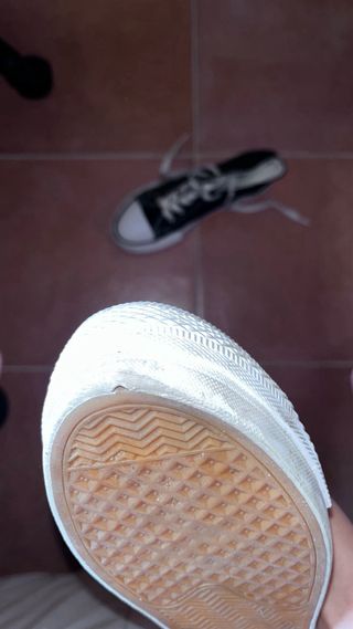 Zapatillas altas negras y blancas