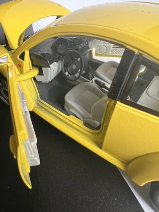 Volkswagen New Beetle Burago 1/18