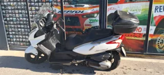 Maxiscooter Automática Blanca