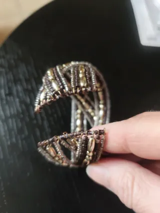 Braccialetto rigido perline marrone e oro