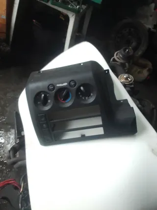 Panel Radio y Botones Ford Fiesta