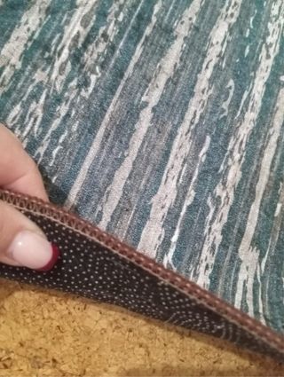 Alfombra salón geométrica verde y oro