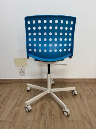 2 Sillas azul con ruedas