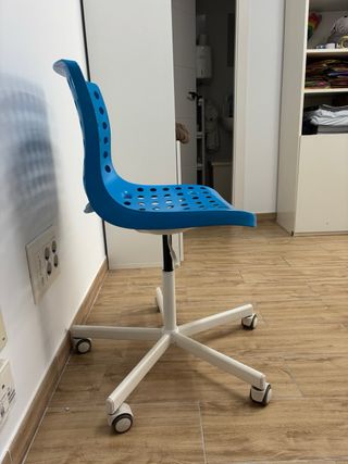 2 Sillas azul con ruedas