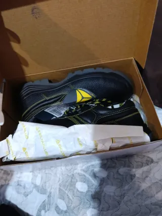 Zapatos Deltaplus Negros