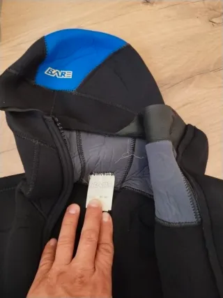 Traje de buceo BARE negro y azul