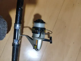 Caña de pescar con carrete