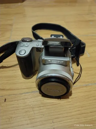 Cámara Fujifilm (funciona, sin cargador)