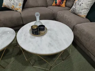 Set di due tavolini da centro in marmo e metallo