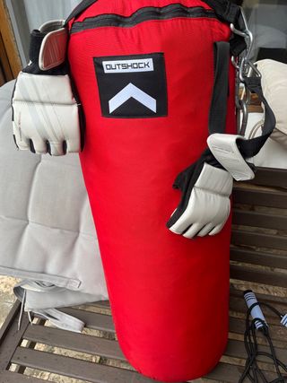 Saco de boxeo Outshock rojo