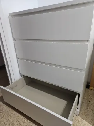 Cómoda blanca 4 cajones con raíles