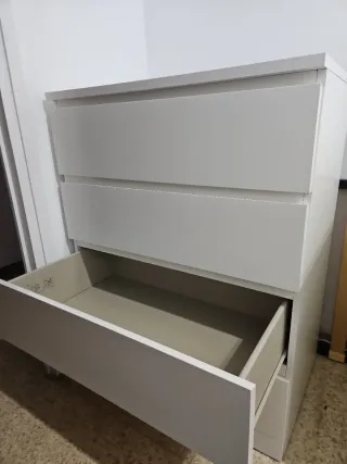 Cómoda blanca 4 cajones con raíles