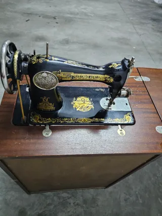 Máquina de Coser Antigua Singer Negra