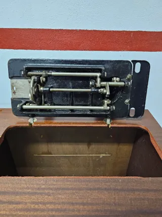 Máquina de Coser Antigua Singer Negra