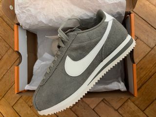 Zapatillas Nike Cortez Grises y Blancas