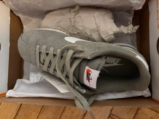 Zapatillas Nike Cortez Grises y Blancas