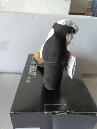 Zapatos de tacón con pompón multicolor