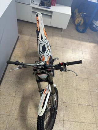 MOTO TRIAL ESCORPA 300cc 2T