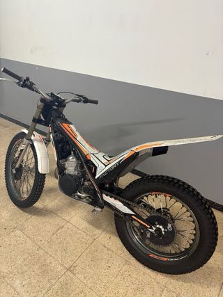 MOTO TRIAL ESCORPA 300cc 2T