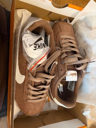 Zapatillas Nike Cortez Marrones y Blancas