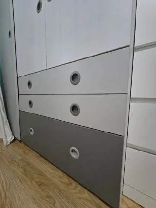Armario y cajonera gris y blanco