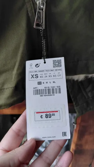 Parka Zara verde XS con etiqueta