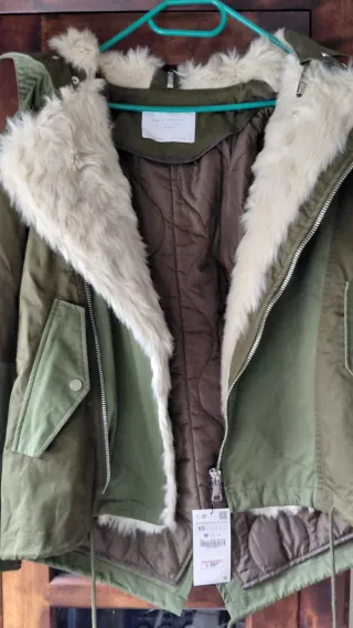 Parka Zara verde XS con etiqueta
