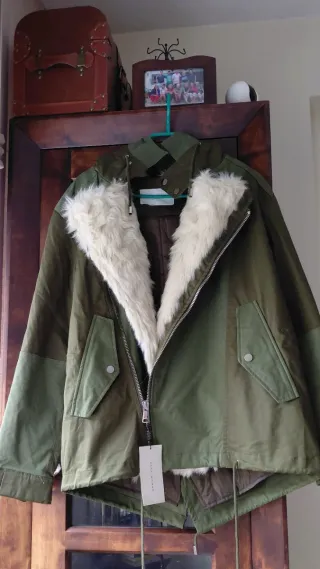 Parka Zara verde XS con etiqueta