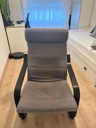 Silla mecedora de tela y madera