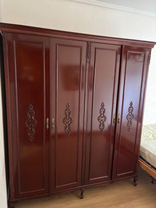 URGE VENDER: Armario vintage madera rojiza