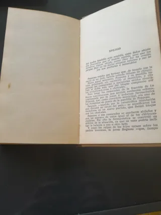 Libro Don Camilo de Giovanni Guareschi.