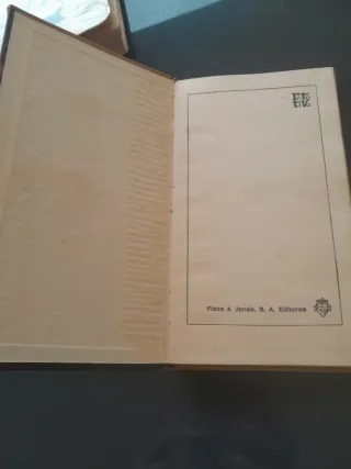 Libro Don Camilo de Giovanni Guareschi.