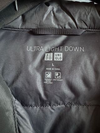 Abrigo Uniqlo Plumas Ligero con Capucha