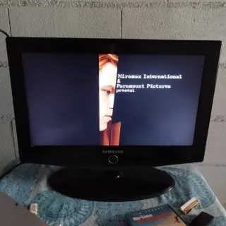 Televisor SAMSUNG 23 pulgadas.