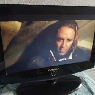Televisor SAMSUNG 23 pulgadas.