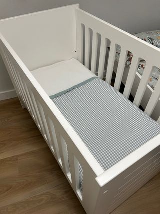 Cuna de madera marca Garabatos