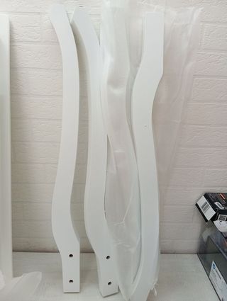 Tocador blanco con espejo ovalado