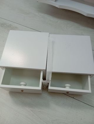 Tocador blanco con espejo ovalado