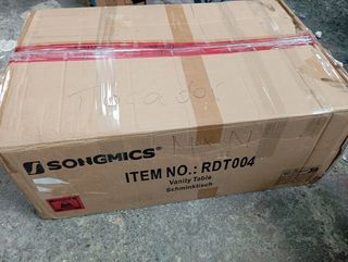 Tocador blanco con espejo ovalado