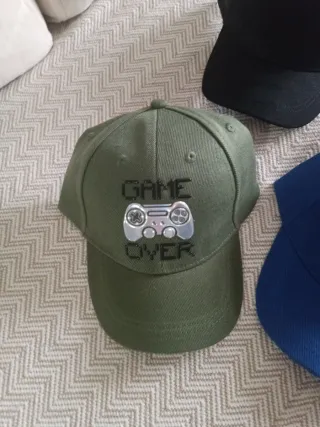 Lote 3 Gorras: Negra, Azul y Verde 5€