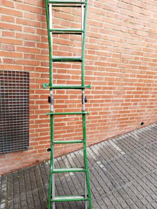 Escalera plegable acero y aluminio