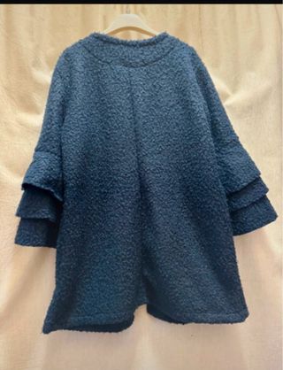 Cappotto blu manica 3/4 con bottoni